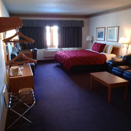 Fairbridge Inn & Suites Thorp Экстерьер фото
