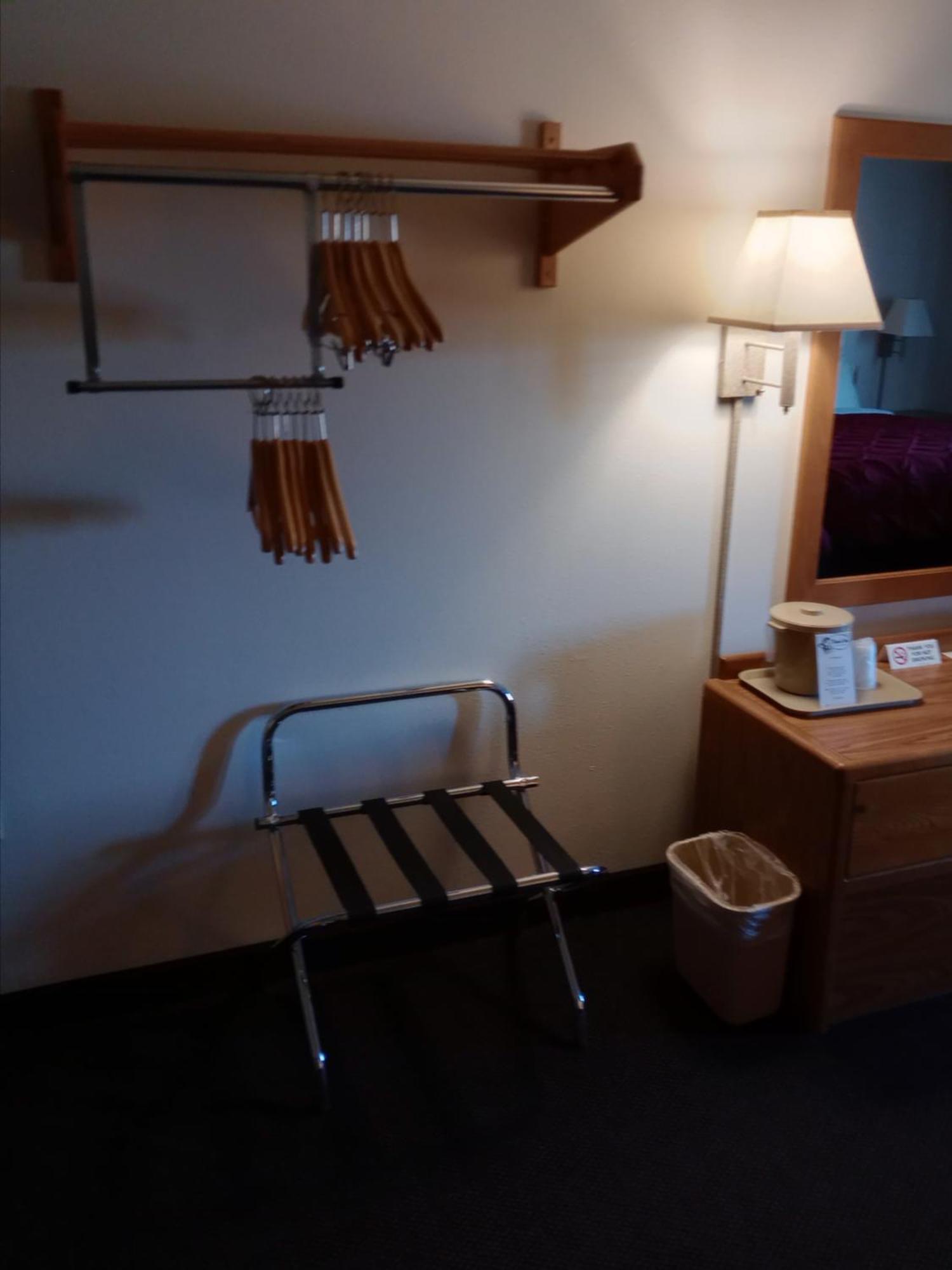 Fairbridge Inn & Suites Thorp Экстерьер фото