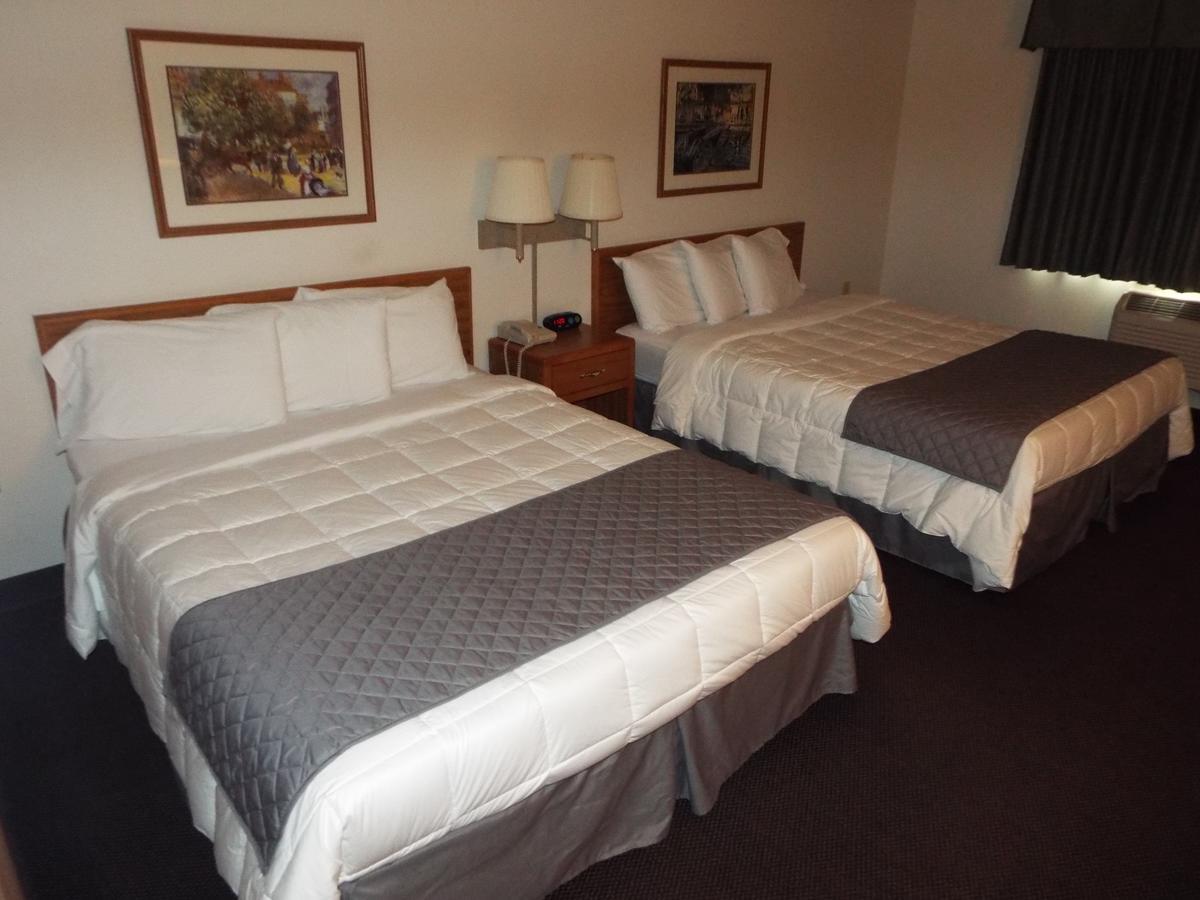 Fairbridge Inn & Suites Thorp Экстерьер фото
