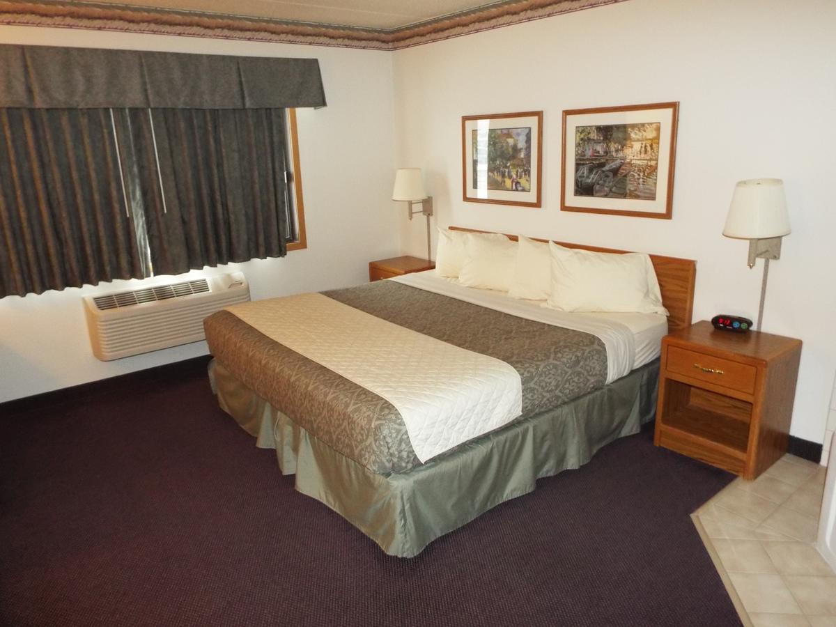 Fairbridge Inn & Suites Thorp Экстерьер фото