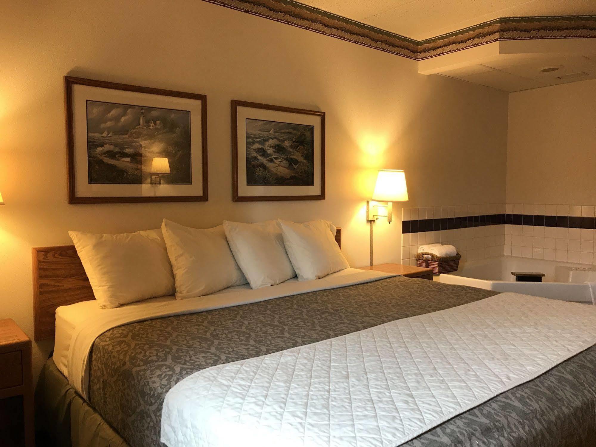 Fairbridge Inn & Suites Thorp Экстерьер фото
