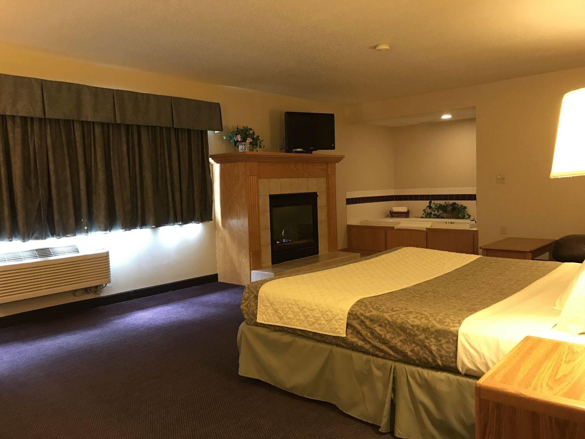 Fairbridge Inn & Suites Thorp Экстерьер фото